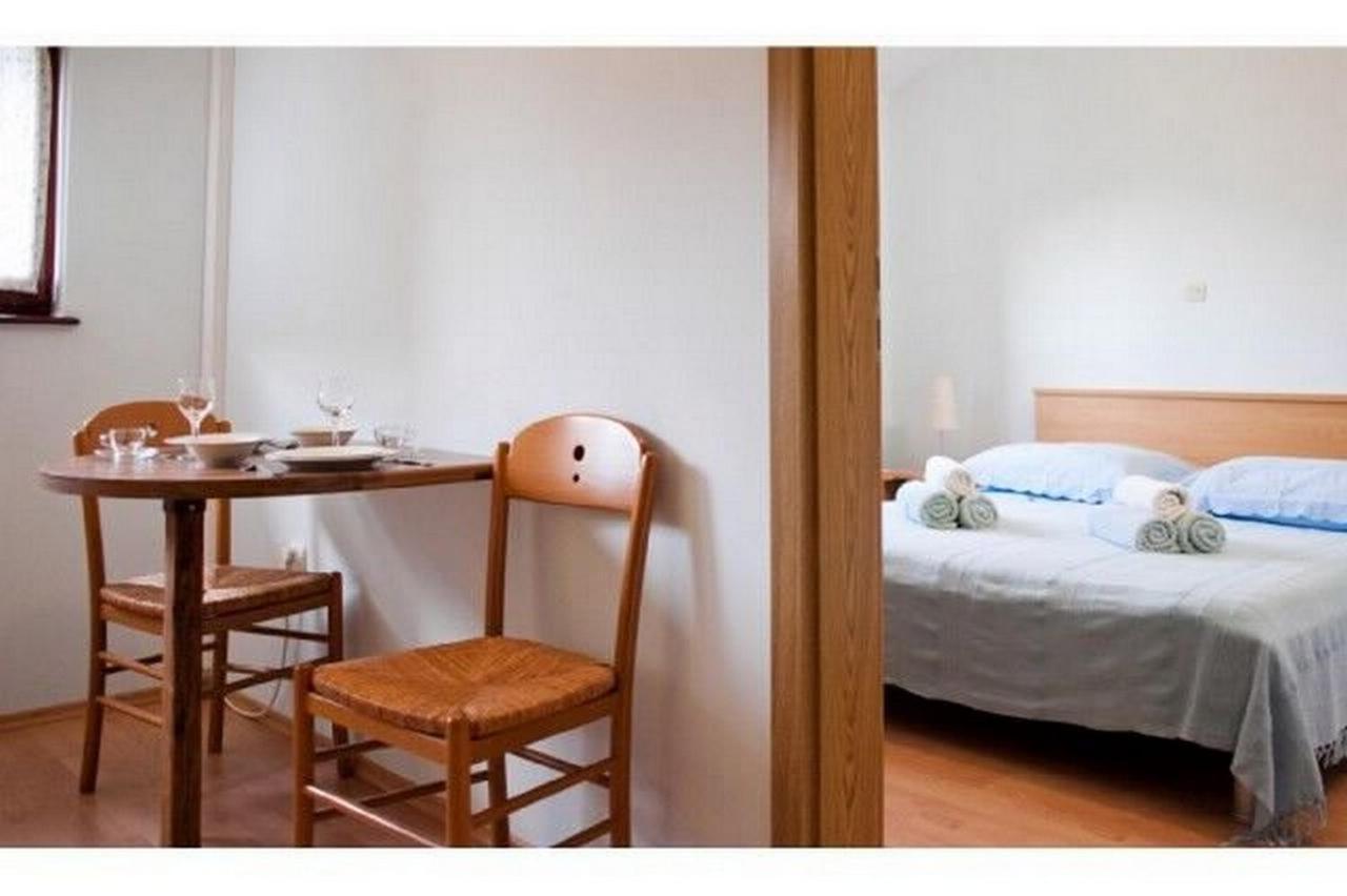 Apartments Mirko Сегет Враница Екстериор снимка