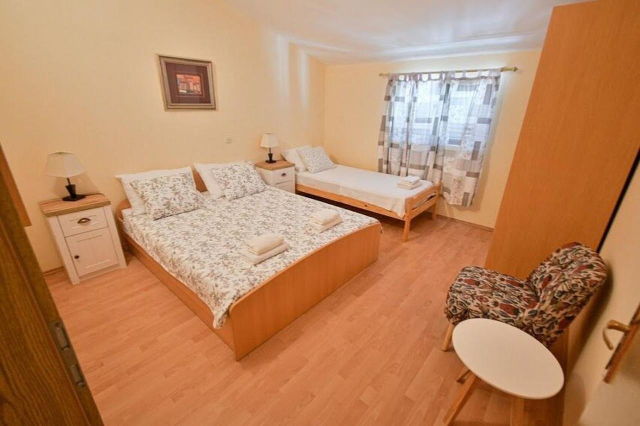 Apartments Mirko Сегет Враница Екстериор снимка
