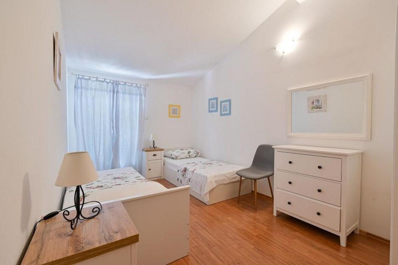 Apartments Mirko Сегет Враница Екстериор снимка